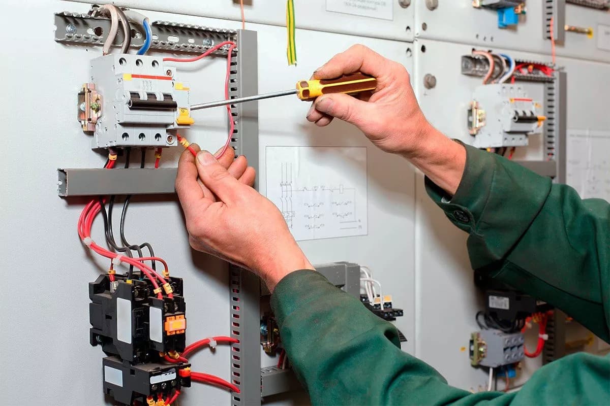 Kontaktieren Sie unseren Elektriker Notdienst Köln