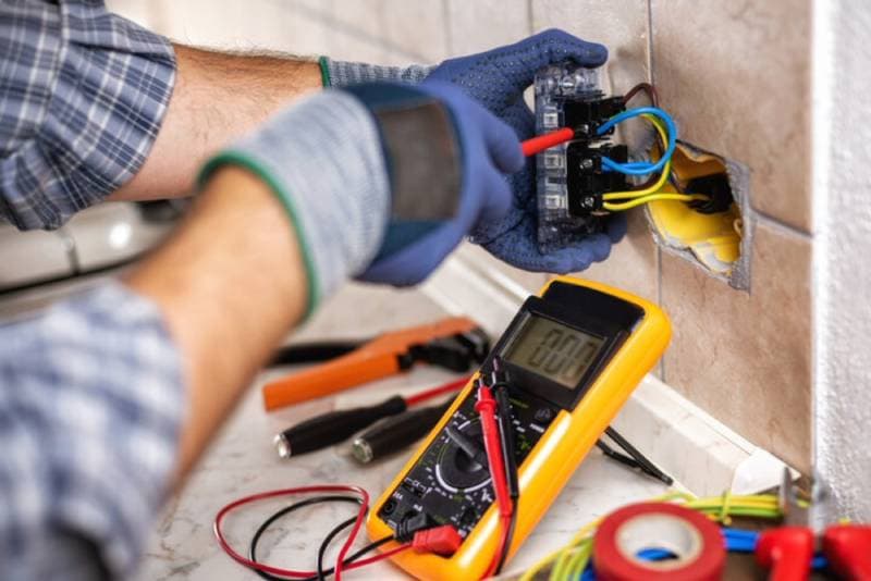 Wie die Prüfung ortsfester elektrischer Anlagen zur Energieeffizienz beiträgt