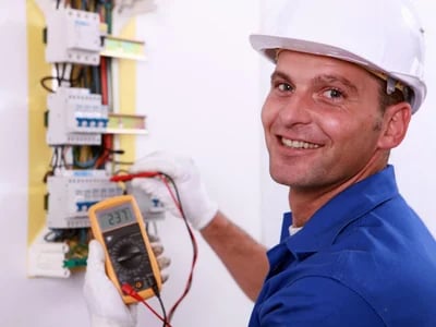 Was Arbeitgeber über die DGUV V3 Prüfung und die VDE Prüfung wissen müssen