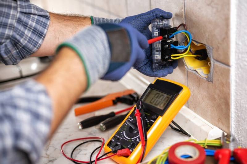 Wie die Prüfung ortsfester elektrischer Anlagen zur Energieeffizienz beiträgt
