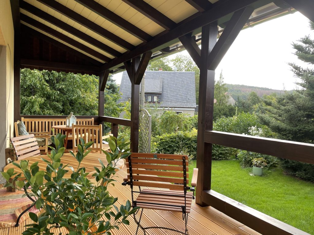 Veranda selbst bauen: Tipps und Anleitungen für einen gemütlichen Wintergarten