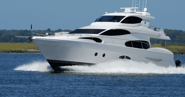 A-BRIEF-ON-KINDS-OF-YACHTS