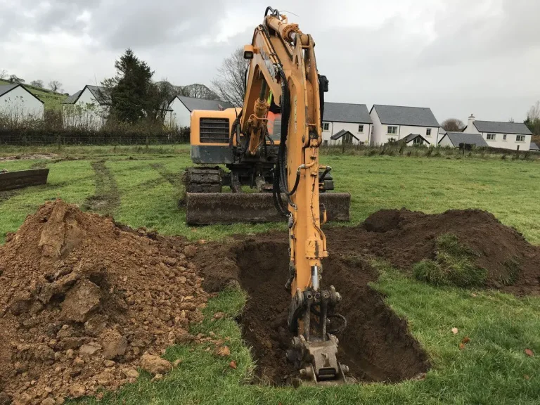 Site-investigations-trial-pitting-for-new-development