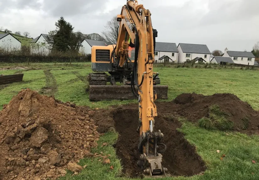 Site-investigations-trial-pitting-for-new-development